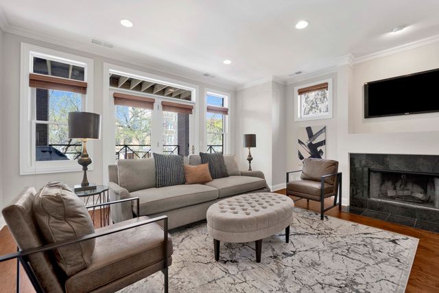 4543 N Malden Street 2N, Chicago, IL 60640