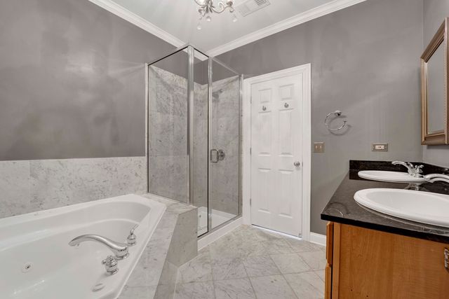 4543 N Malden Street 2N, Chicago, IL 60640