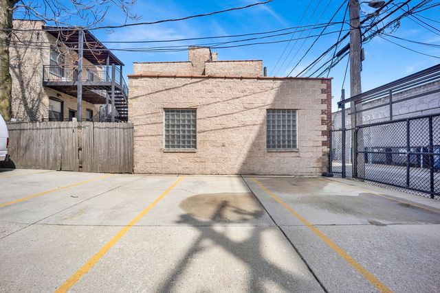 4543 N Malden Street 2N, Chicago, IL 60640