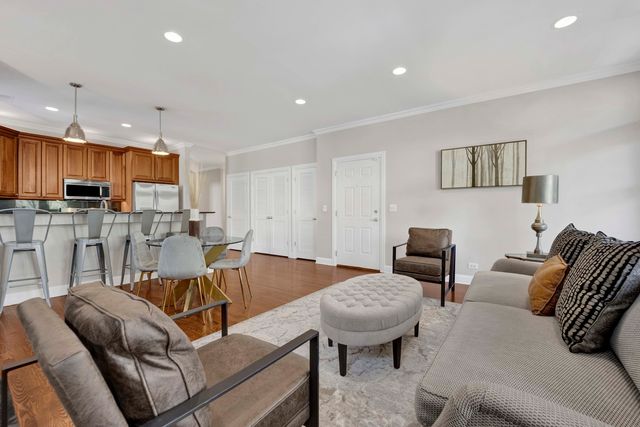 4543 N Malden Street 2N, Chicago, IL 60640