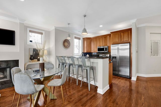 4543 N Malden Street 2N, Chicago, IL 60640