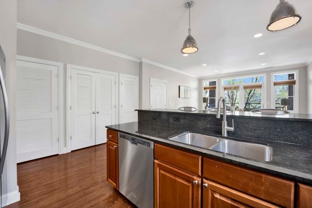 4543 N Malden Street 2N, Chicago, IL 60640