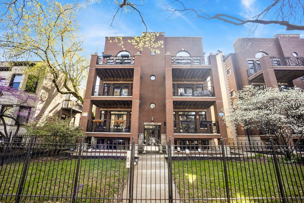4543 N Malden Street 2N, Chicago, IL 60640