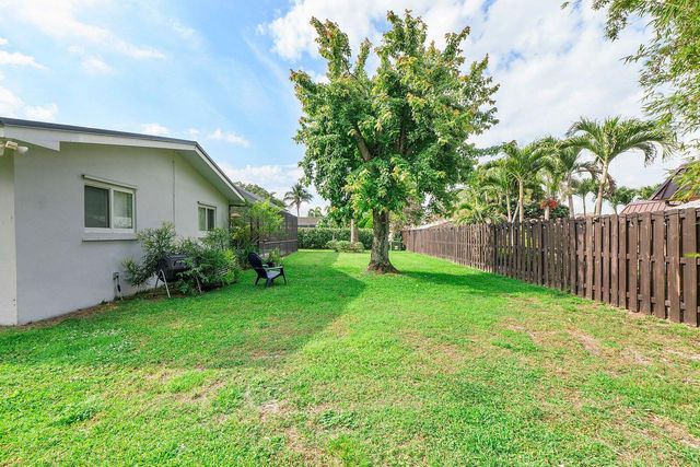 7307 SW 9th Court, Plantation, FL 33317