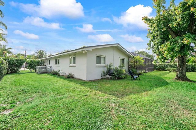 7307 SW 9th Court, Plantation, FL 33317