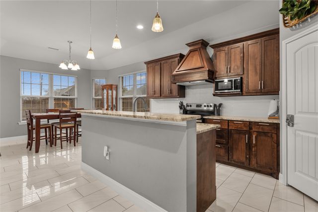 423 Stoneridge Drive, Hillsboro, TX 76645