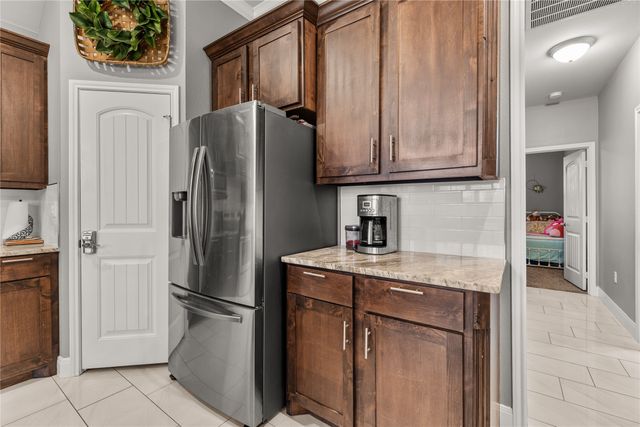 423 Stoneridge Drive, Hillsboro, TX 76645