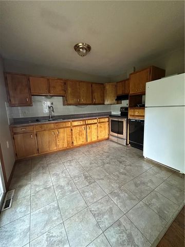 8404 Booth Avenue, Raytown, MO 64138