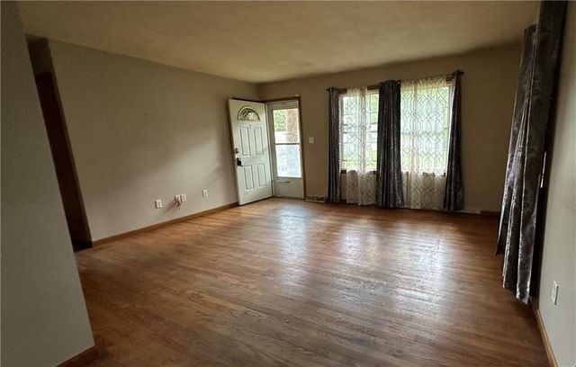 8404 Booth Avenue, Raytown, MO 64138