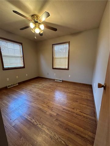 8404 Booth Avenue, Raytown, MO 64138