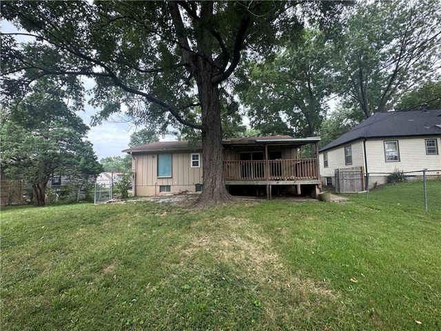8404 Booth Avenue, Raytown, MO 64138