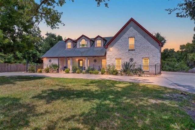 8618 Highway 6, Hitchcock, TX 77563