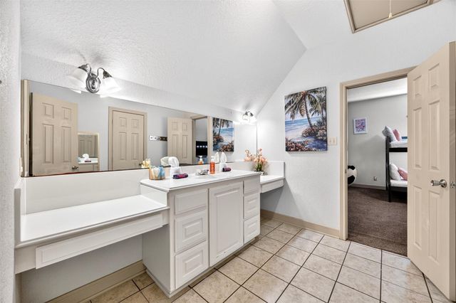 8618 Highway 6, Hitchcock, TX 77563