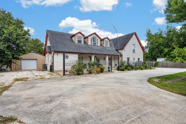 8618 Highway 6, Hitchcock, TX 77563