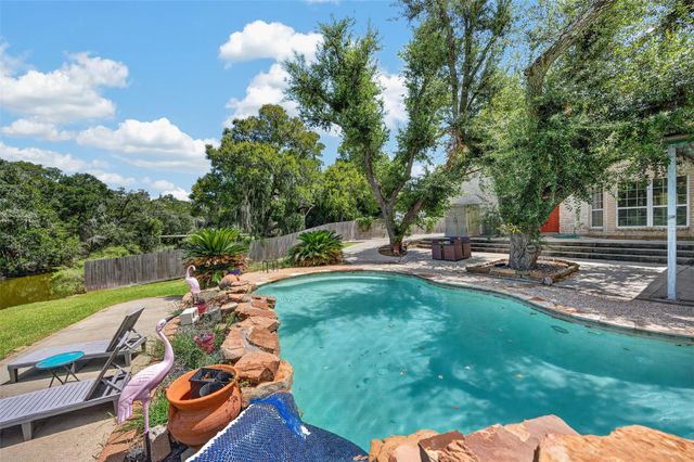 8618 Highway 6, Hitchcock, TX 77563