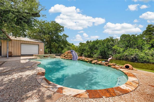 8618 Highway 6, Hitchcock, TX 77563