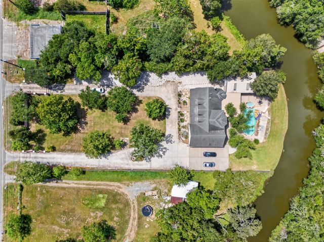 8618 Highway 6, Hitchcock, TX 77563