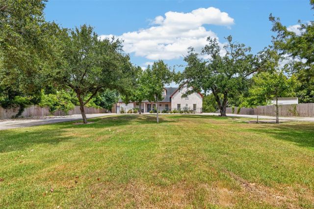 8618 Highway 6, Hitchcock, TX 77563