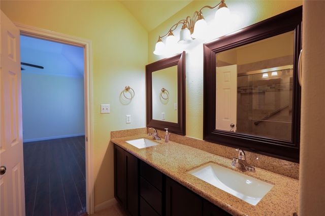 1105 Isabella Boulevard, Angleton, TX 77515