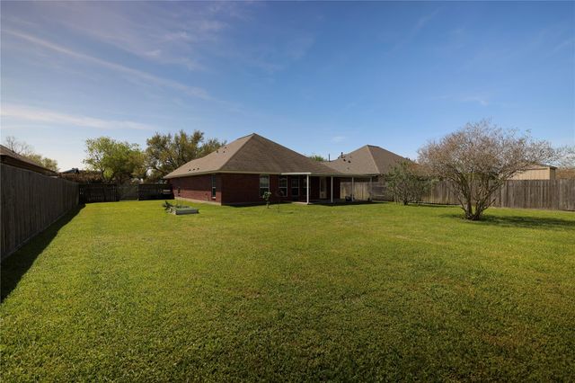 1105 Isabella Boulevard, Angleton, TX 77515