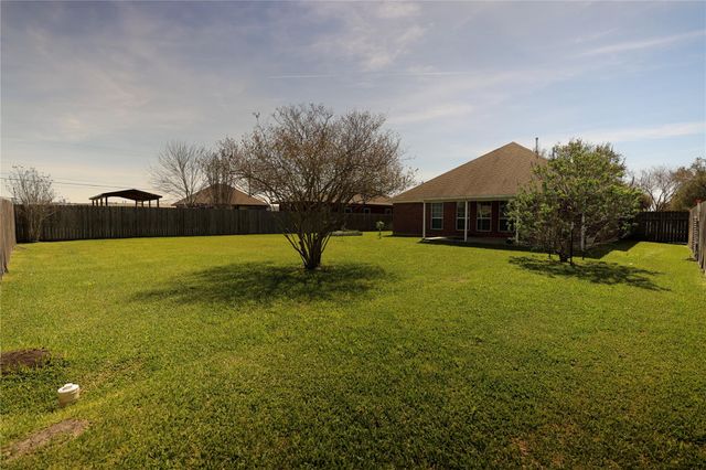 1105 Isabella Boulevard, Angleton, TX 77515