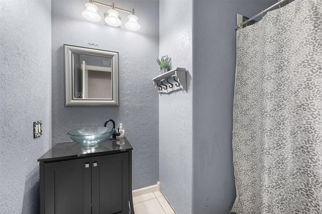 1283 Kenney Hall Road, Brenham, TX 77833