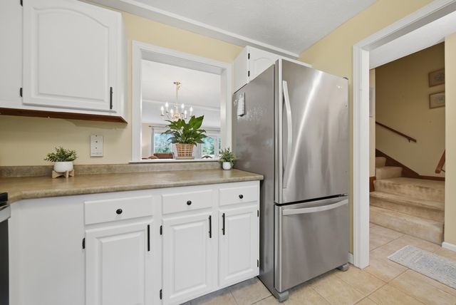 6 Veterans Rd Apt 13, Amherst, NH 03031