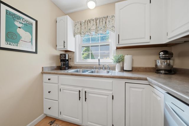 6 Veterans Rd Apt 13, Amherst, NH 03031