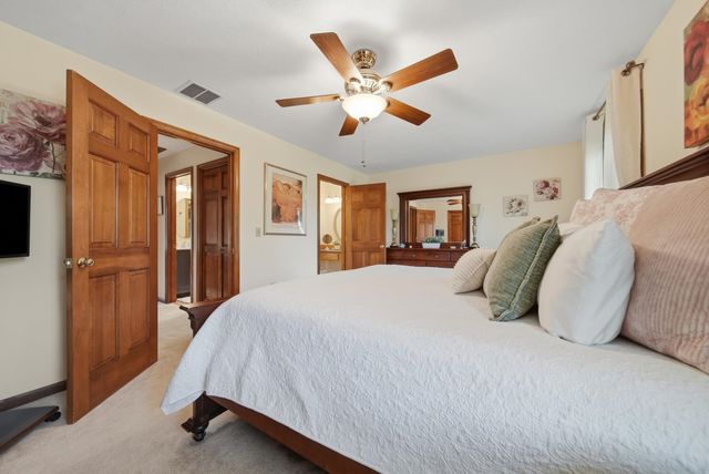 6 Veterans Rd Apt 13, Amherst, NH 03031