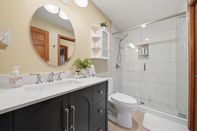 6 Veterans Rd Apt 13, Amherst, NH 03031