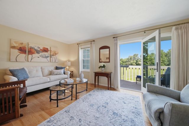 6 Veterans Rd Apt 13, Amherst, NH 03031