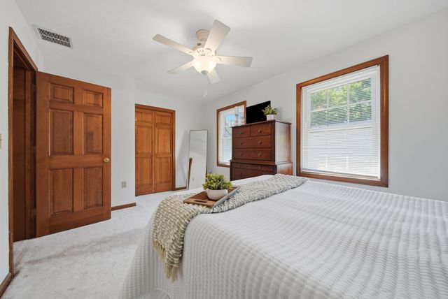 6 Veterans Rd Apt 13, Amherst, NH 03031