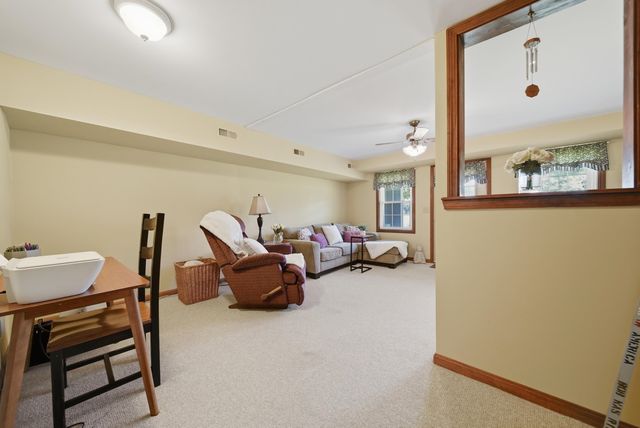 6 Veterans Rd Apt 13, Amherst, NH 03031