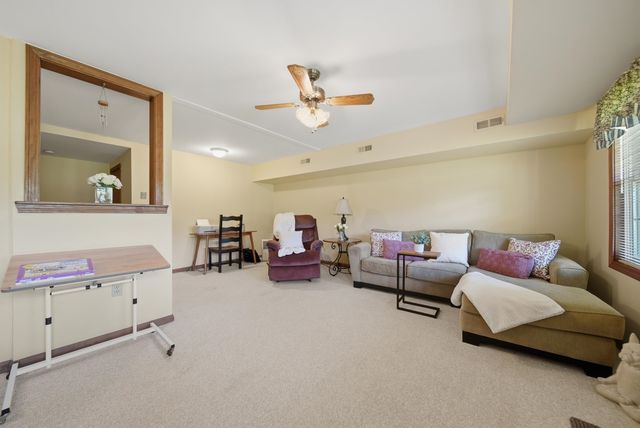 6 Veterans Rd Apt 13, Amherst, NH 03031