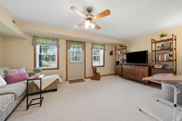 6 Veterans Rd Apt 13, Amherst, NH 03031