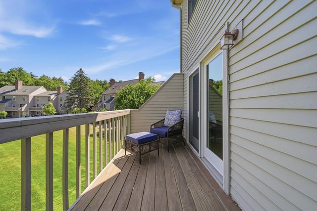 6 Veterans Rd Apt 13, Amherst, NH 03031