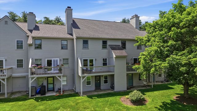 6 Veterans Rd Apt 13, Amherst, NH 03031