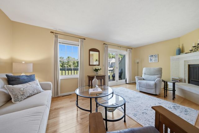 6 Veterans Rd Apt 13, Amherst, NH 03031