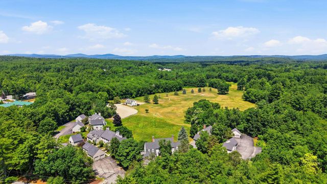 6 Veterans Rd Apt 13, Amherst, NH 03031