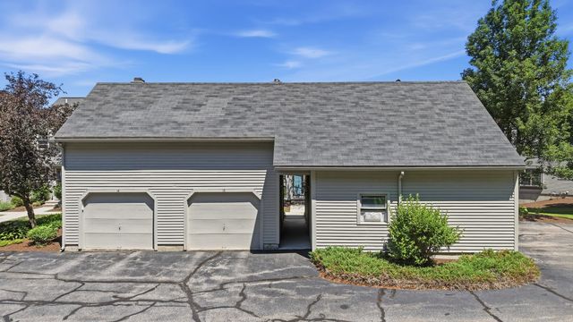 6 Veterans Rd Apt 13, Amherst, NH 03031