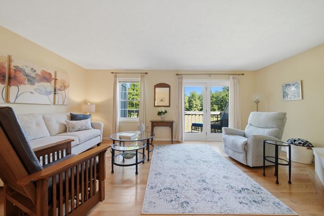 6 Veterans Rd Apt 13, Amherst, NH 03031
