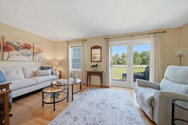 6 Veterans Rd Apt 13, Amherst, NH 03031