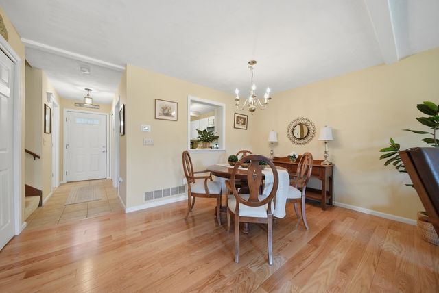6 Veterans Rd Apt 13, Amherst, NH 03031