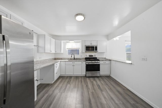 349 Woodland Drive, Grayslake, IL 60030