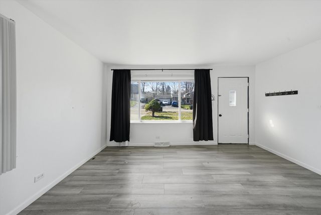 349 Woodland Drive, Grayslake, IL 60030