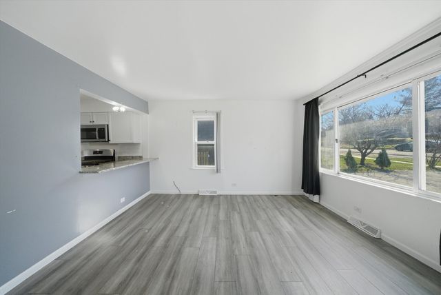 349 Woodland Drive, Grayslake, IL 60030