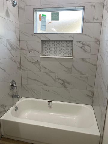 207 Malleck Street, Columbus, TX 78934