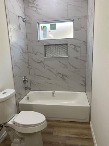 207 Malleck Street, Columbus, TX 78934