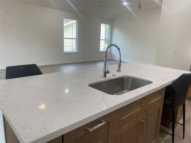 207 Malleck Street, Columbus, TX 78934