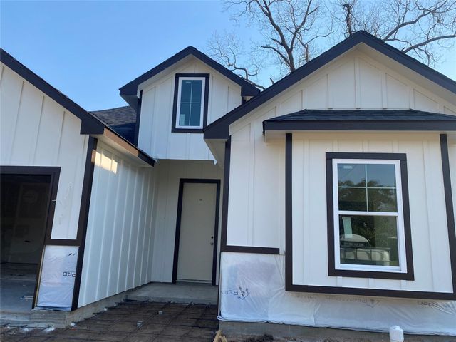 207 Malleck Street, Columbus, TX 78934